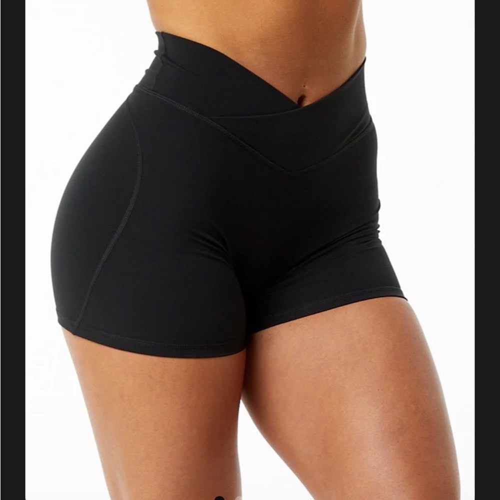 Alphalete surface power shorts medium black